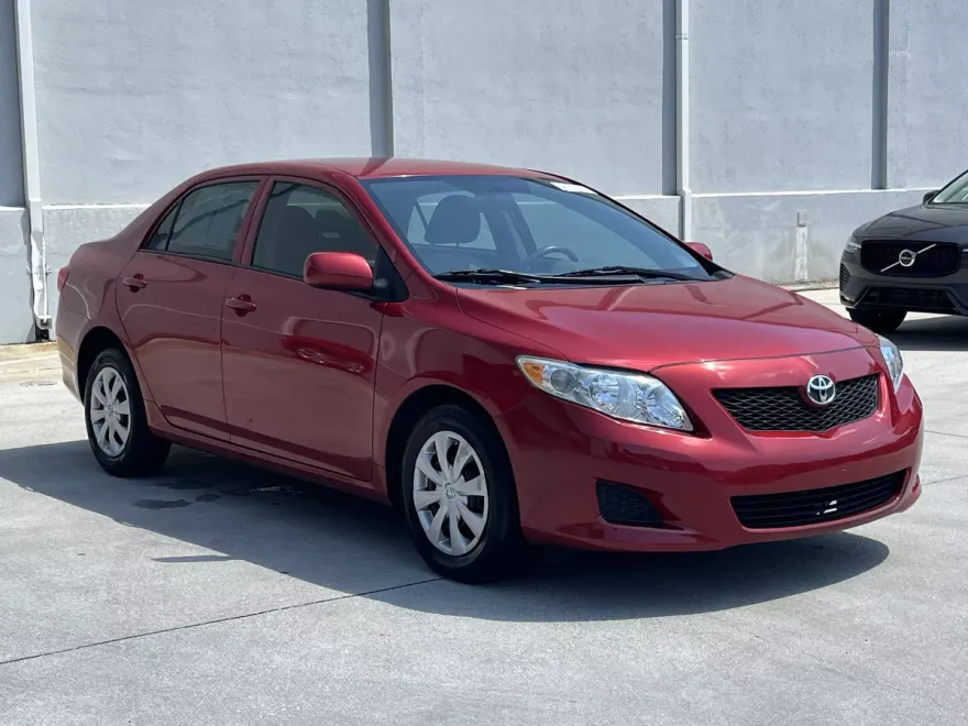 2010 Toyota Corolla LE photo 1