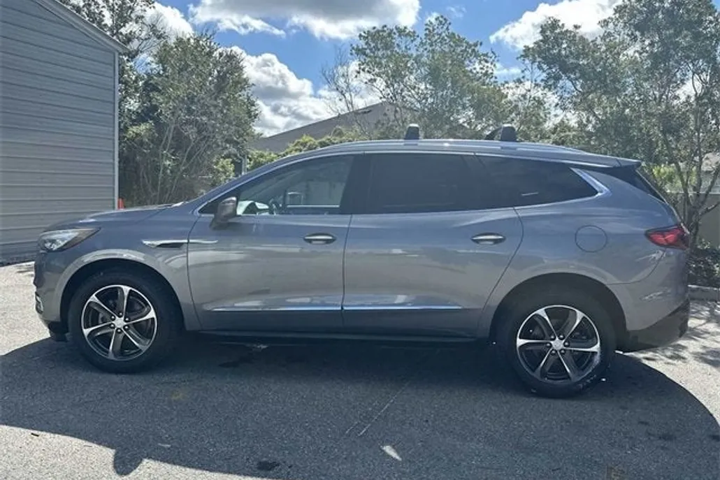 2018 Buick Enclave Essence photo 1