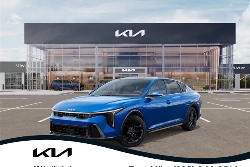 2025 Kia K4 GT-Line Turbo photo 1