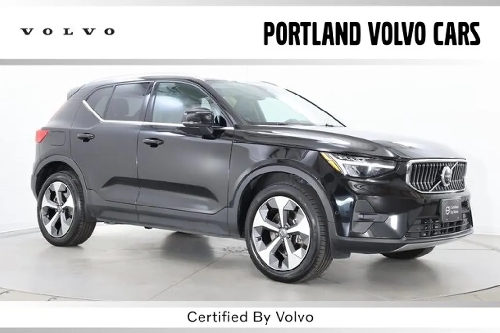 2025 Volvo XC40 Plus photo 1
