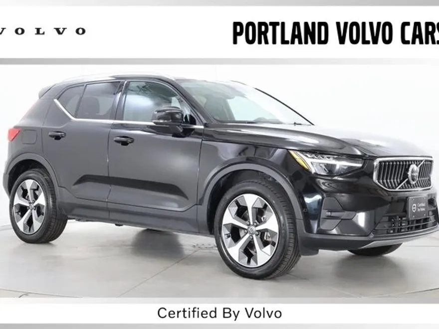 2025 Volvo XC40 Plus photo 1