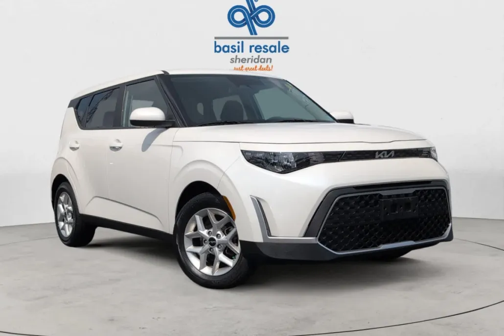 2023 Kia Soul LX photo 1