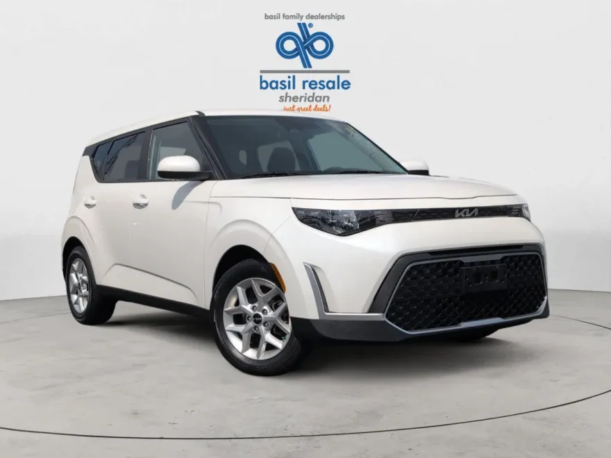 2023 Kia Soul LX photo 1