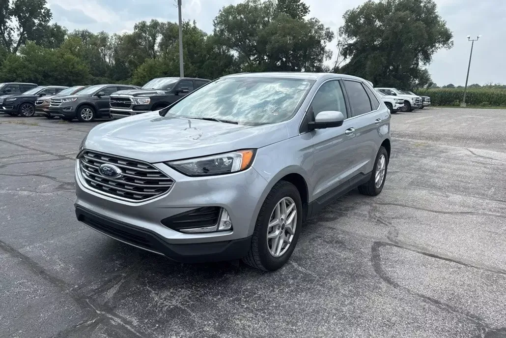 2022 Ford Edge SEL photo 1