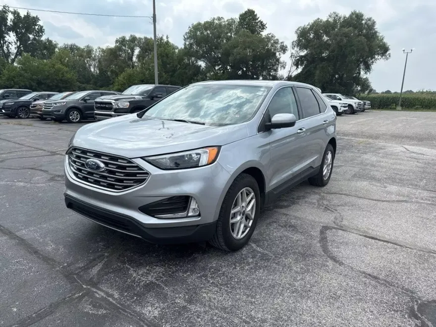 2022 Ford Edge SEL photo 1