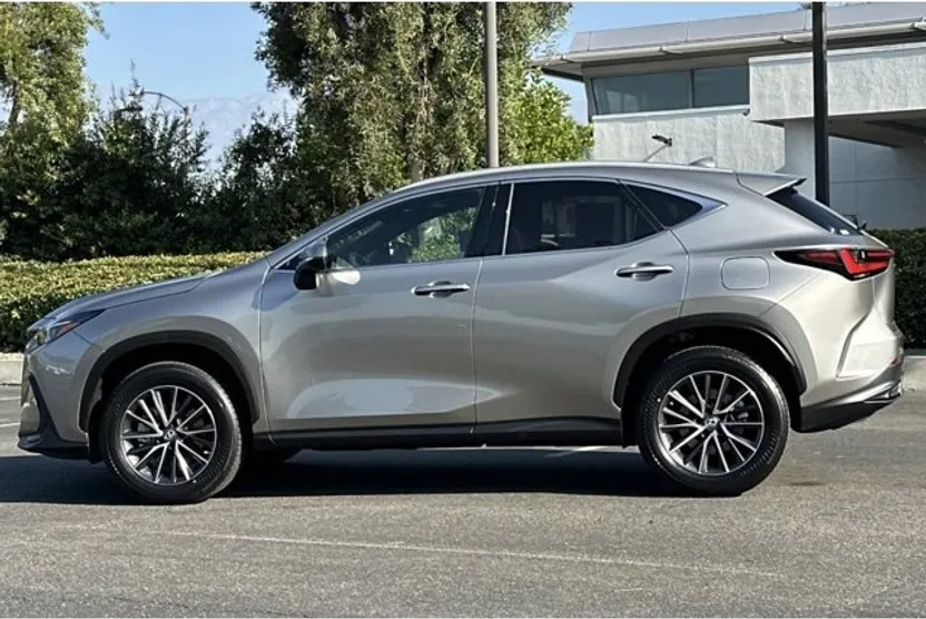 2022 Lexus NX 350 photo 1