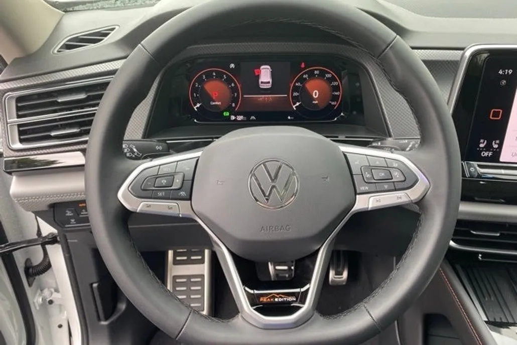 2025 Volkswagen Atlas Peak Edition SE photo 1