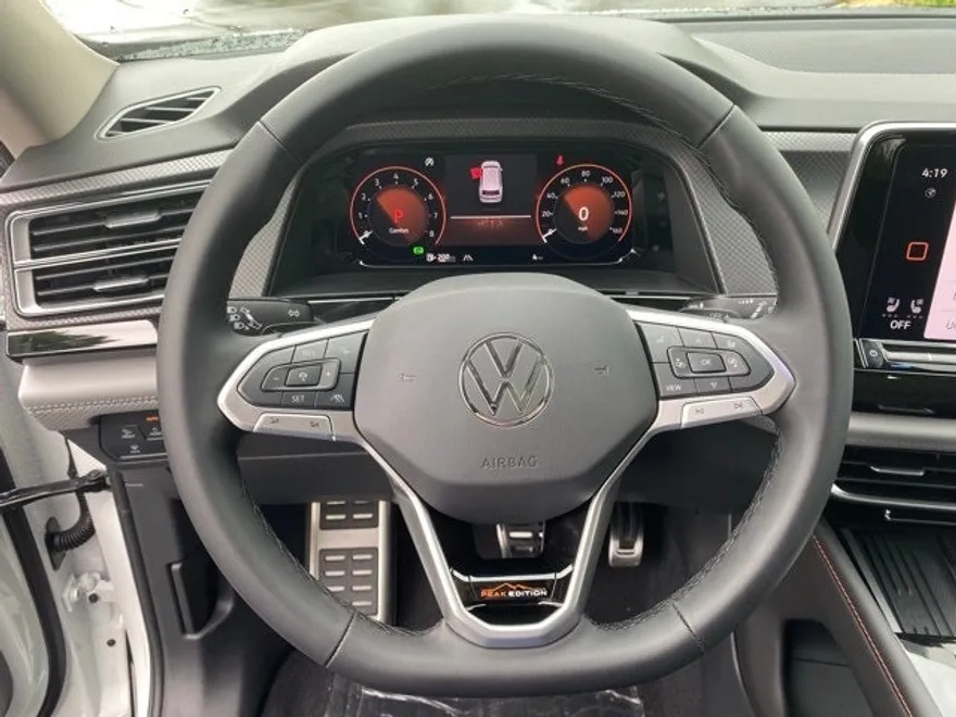 2025 Volkswagen Atlas Peak Edition SE photo 1
