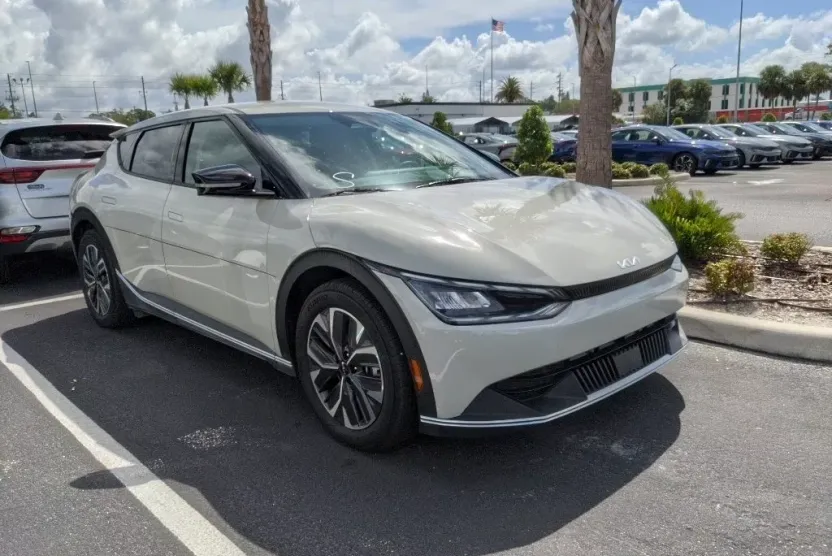2024 Kia EV6 Light photo 1