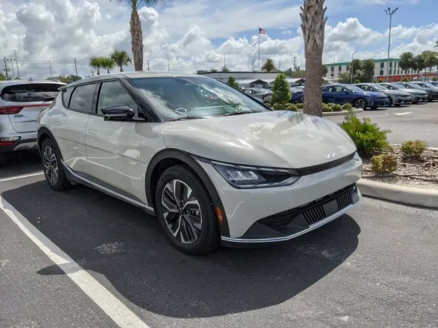 2024 Kia EV6 Light photo 1