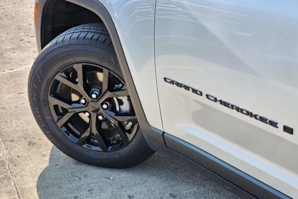 2024 Jeep Grand Cherokee Altitude photo 1