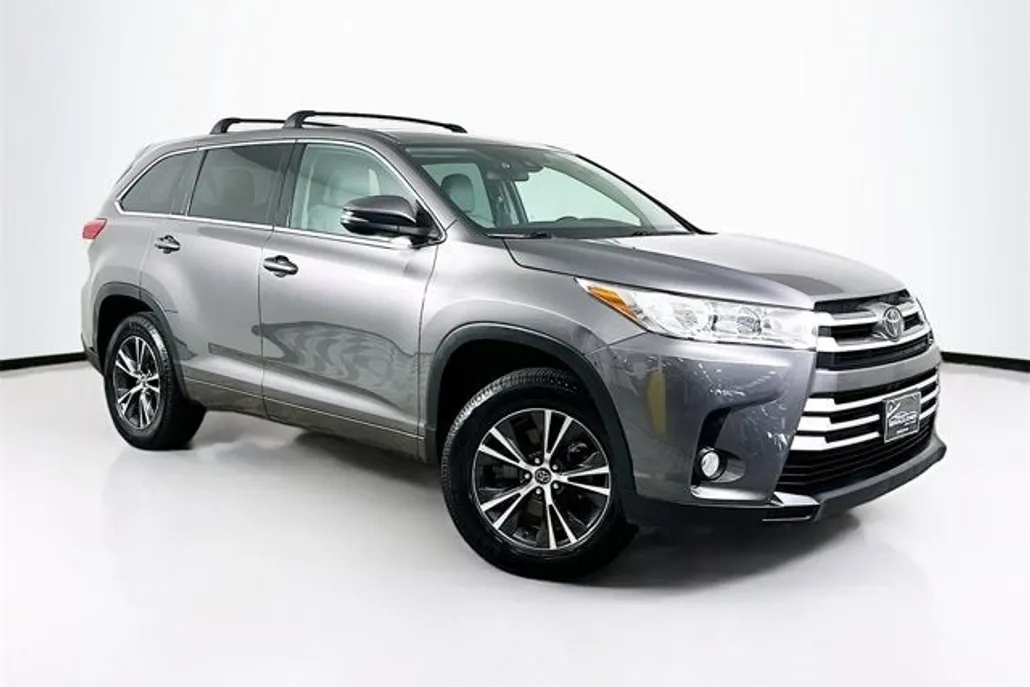 2018 Toyota Highlander Base photo 1