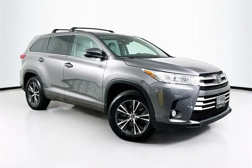 2018 Toyota Highlander Base photo 1