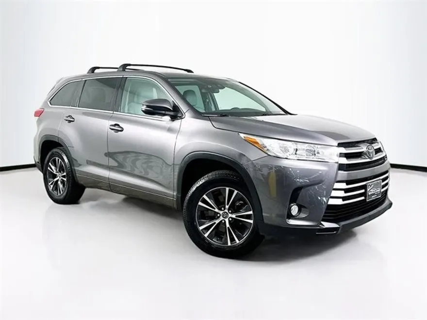 2018 Toyota Highlander Base photo 1