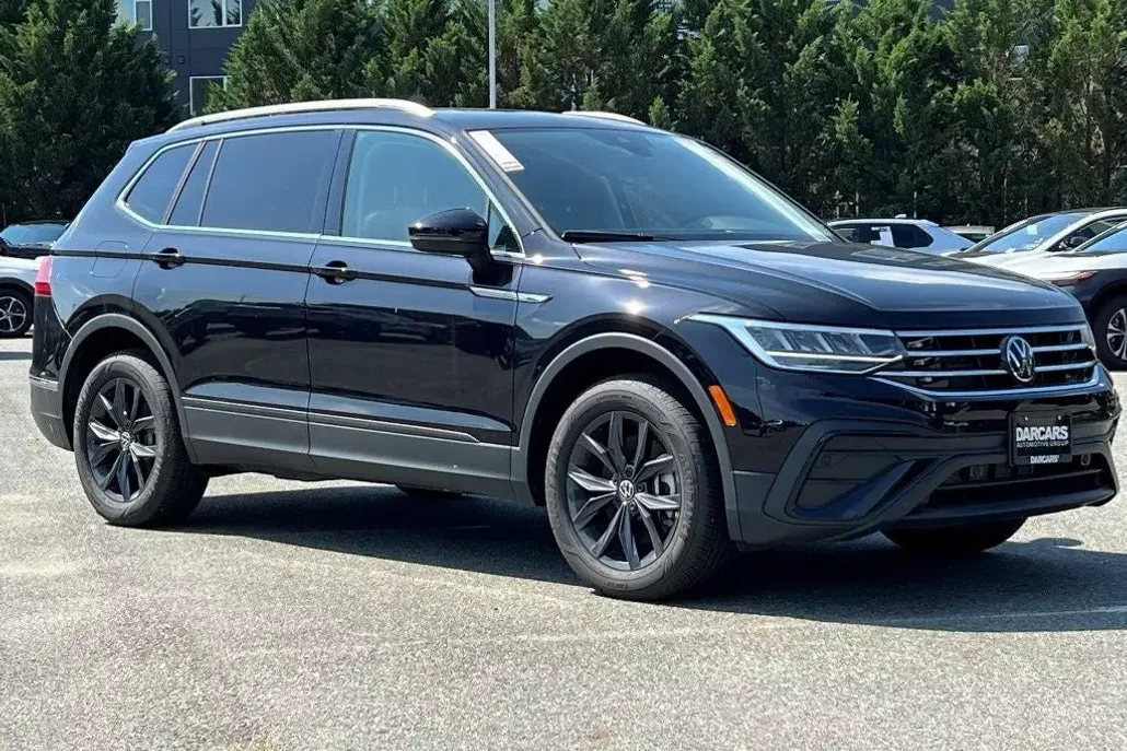 2024 Volkswagen Tiguan SE photo 1