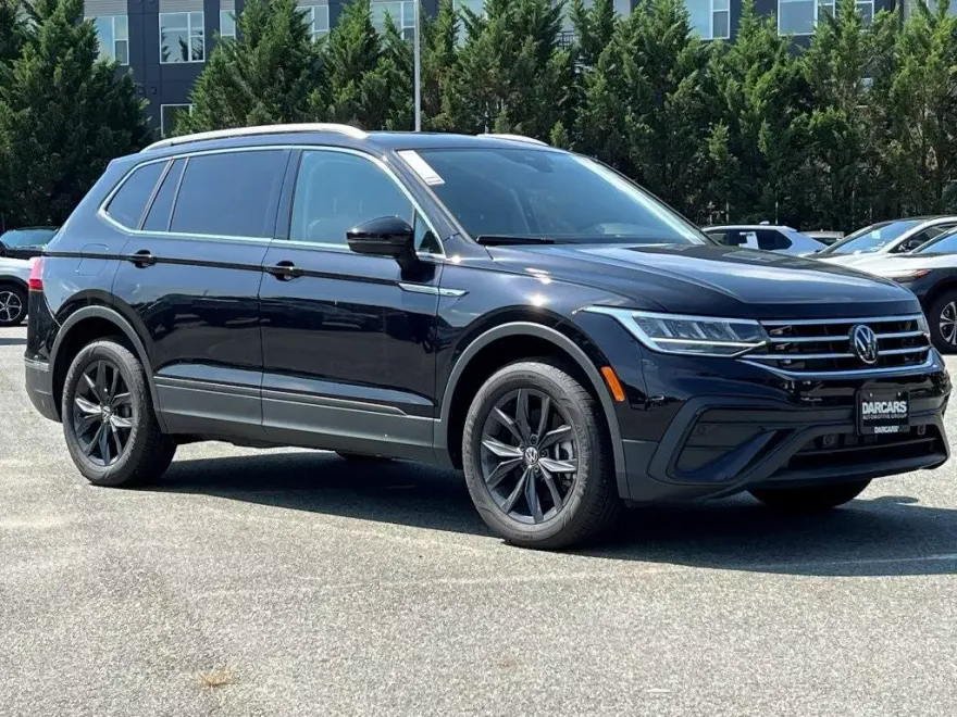 2024 Volkswagen Tiguan SE photo 1
