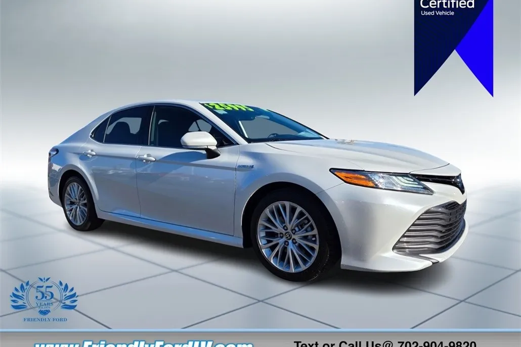 2020 Toyota Camry Hybrid XLE photo 1