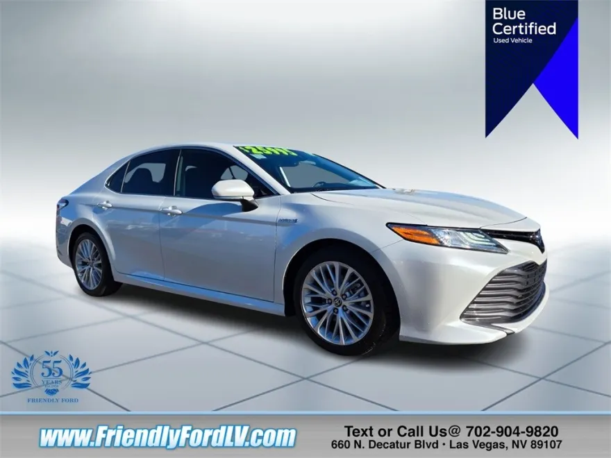 2020 Toyota Camry Hybrid XLE photo 1