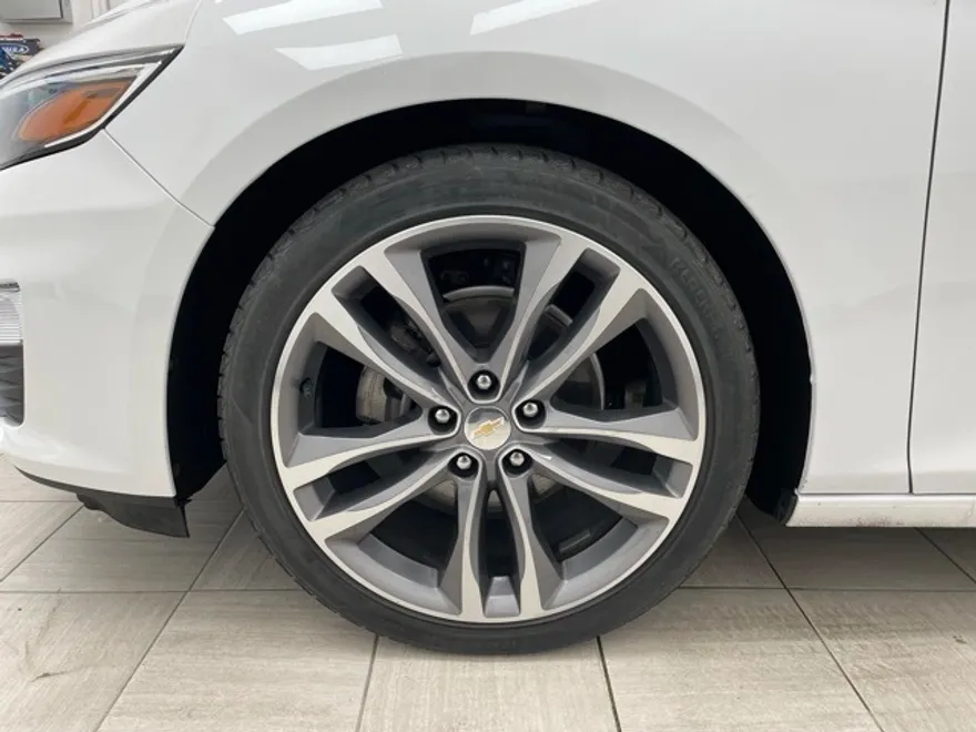 2023 Chevrolet Malibu 1LT photo 1