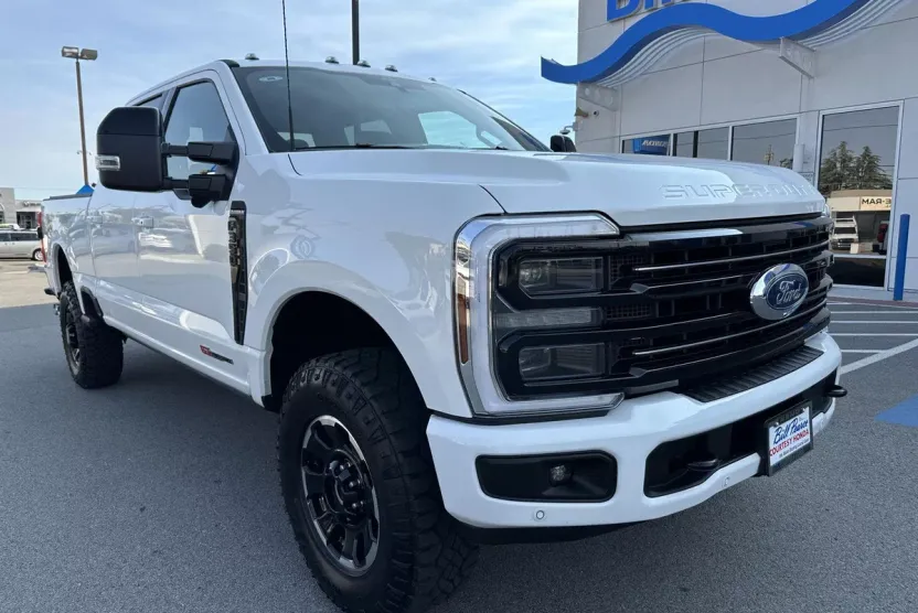 2025 Ford F-350 Platinum photo 1