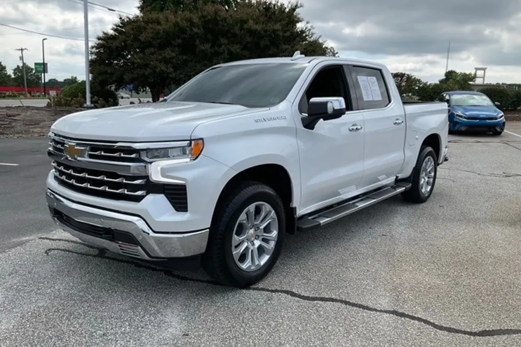 2025 Chevrolet Silverado 1500 LTZ photo 1