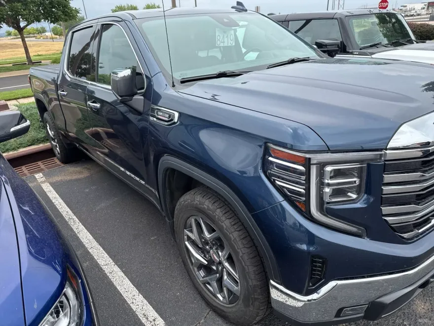 2022 Gmc Sierra 1500 SLT photo 1