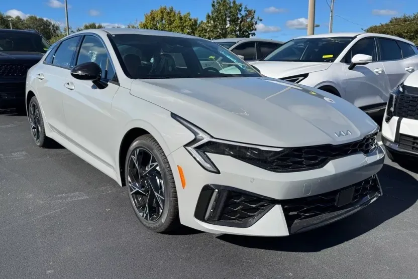 2026 Kia K5 GT-Line photo 1