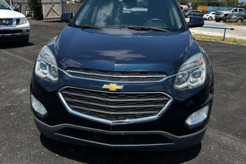2017 Chevrolet Equinox LT photo 1