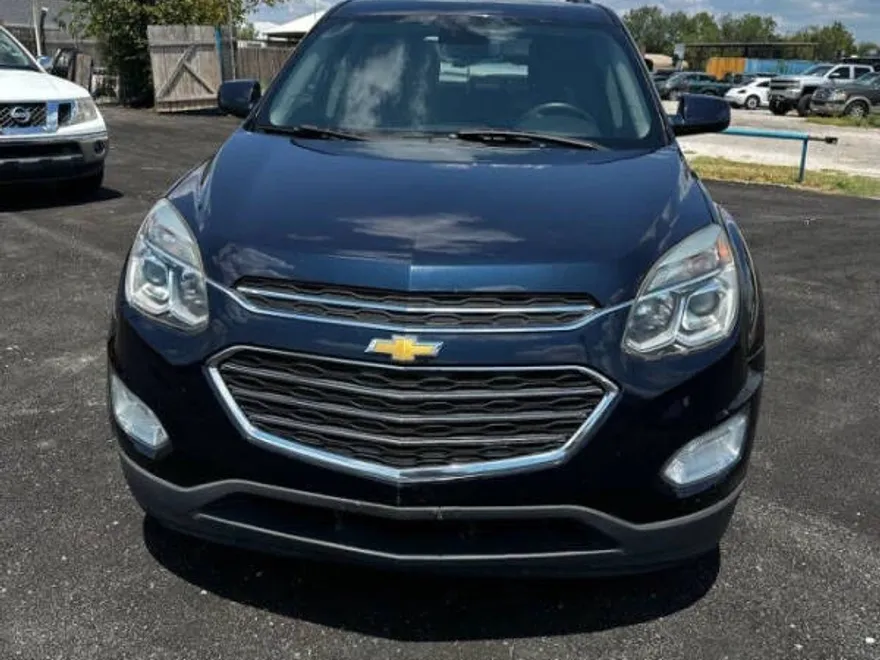 2017 Chevrolet Equinox LT photo 1