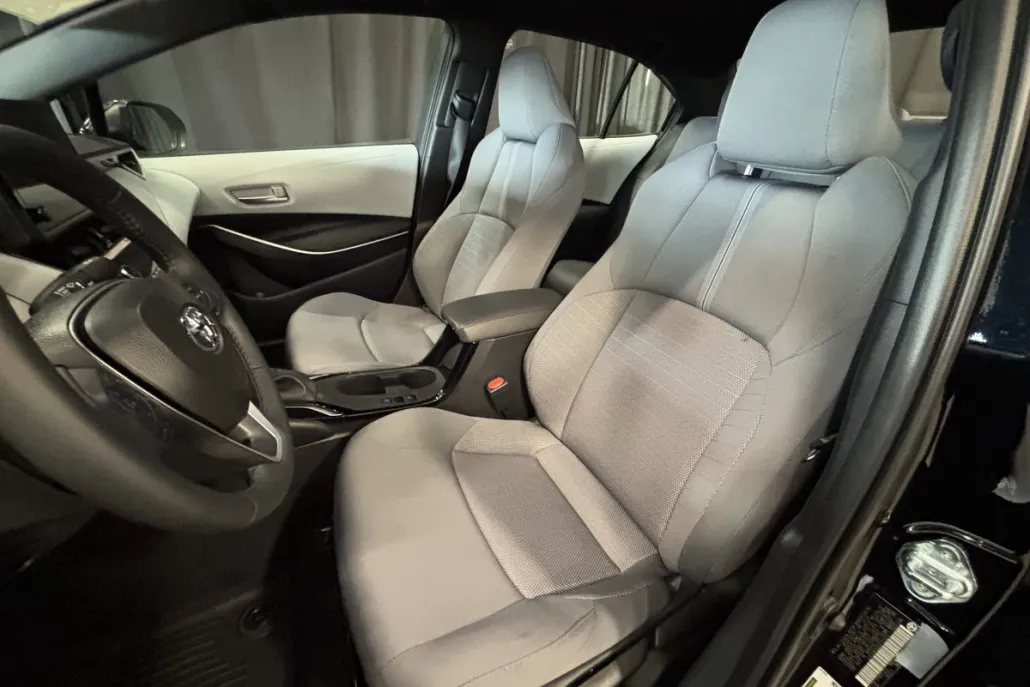 2025 Toyota Corolla SE photo 1