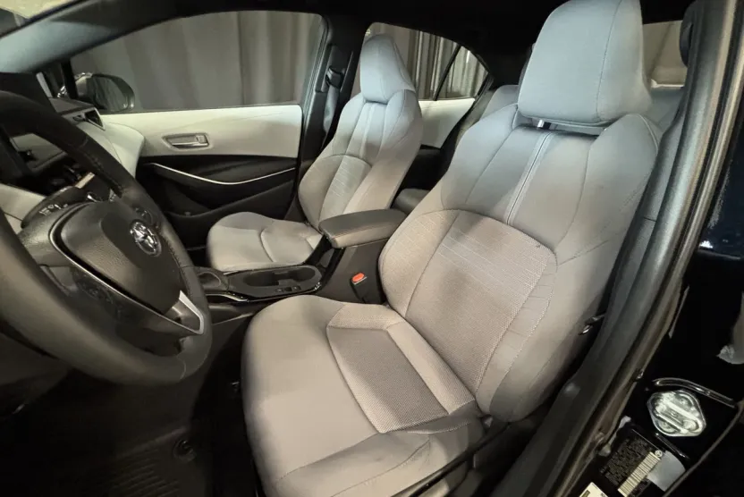 2025 Toyota Corolla SE photo 1