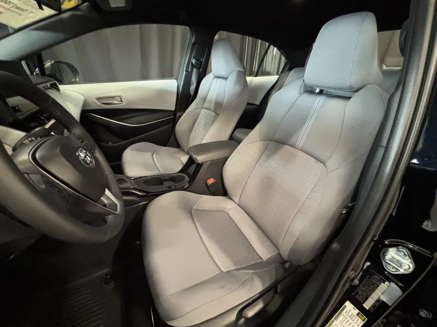 2025 Toyota Corolla SE photo 1