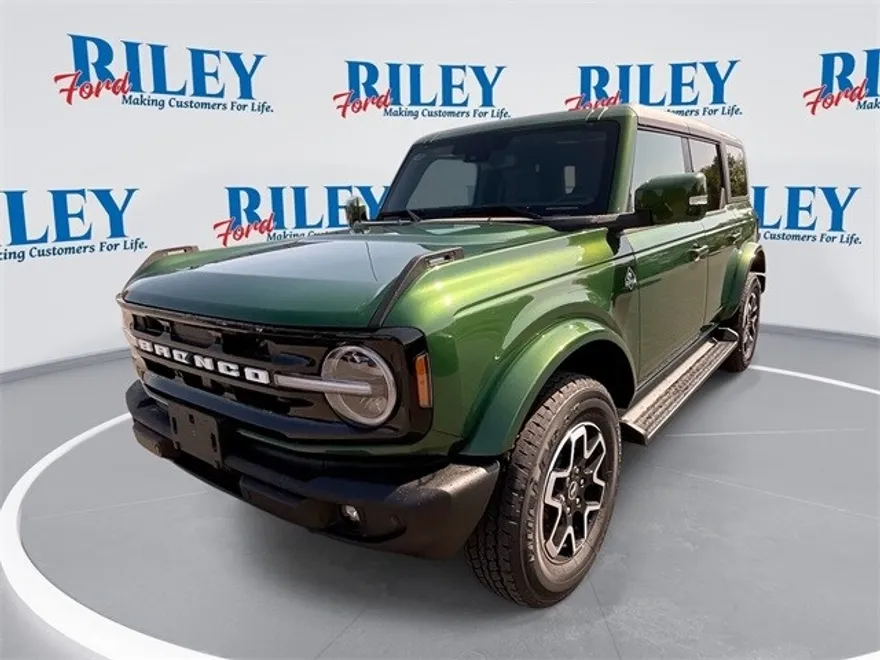 2025 Ford Bronco Outer Banks photo 1