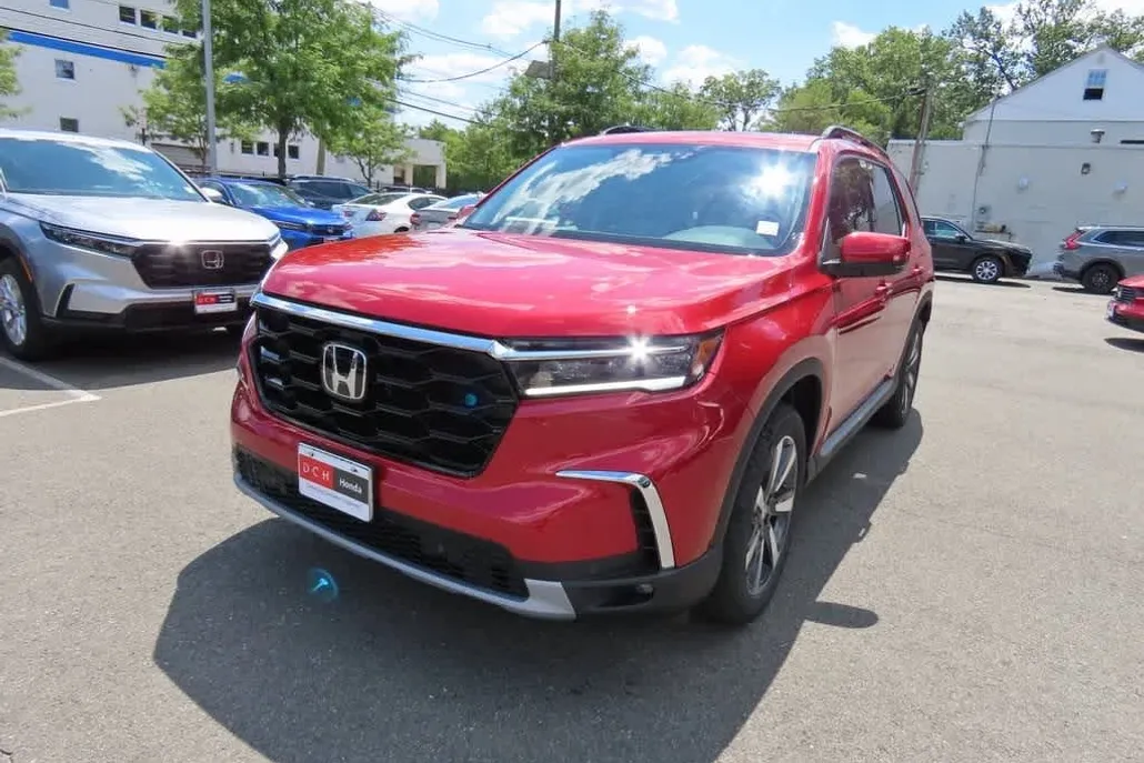 2025 Honda Pilot Touring photo 1