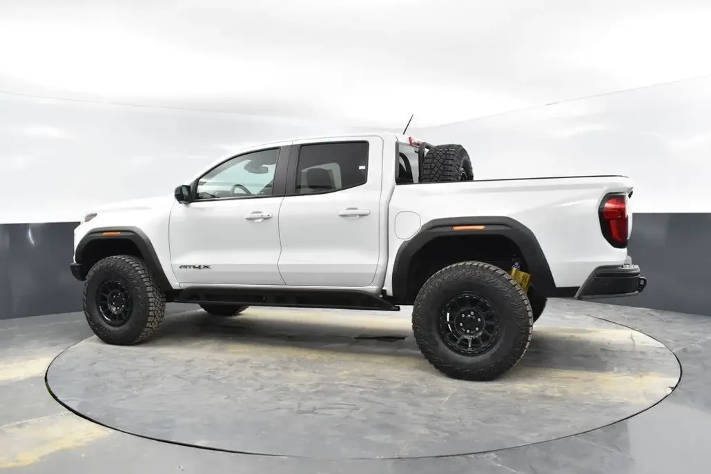 2024 Gmc Canyon AT4X photo 1