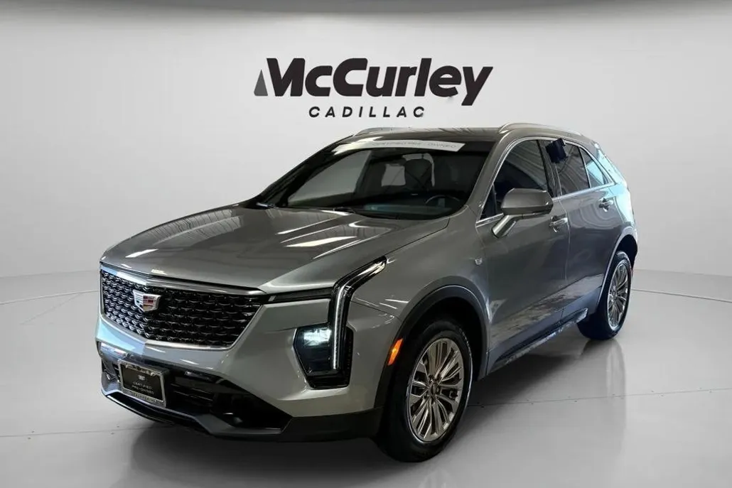 2024 Cadillac XT4 Premium Luxury photo 1