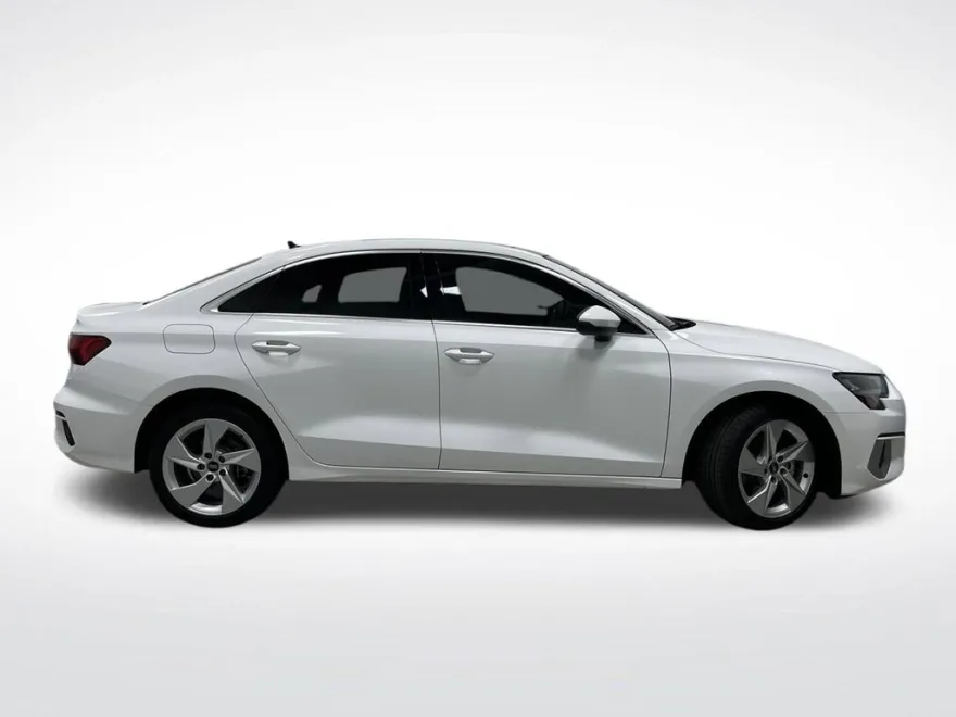 2022 Audi A3 40 Premium photo 1