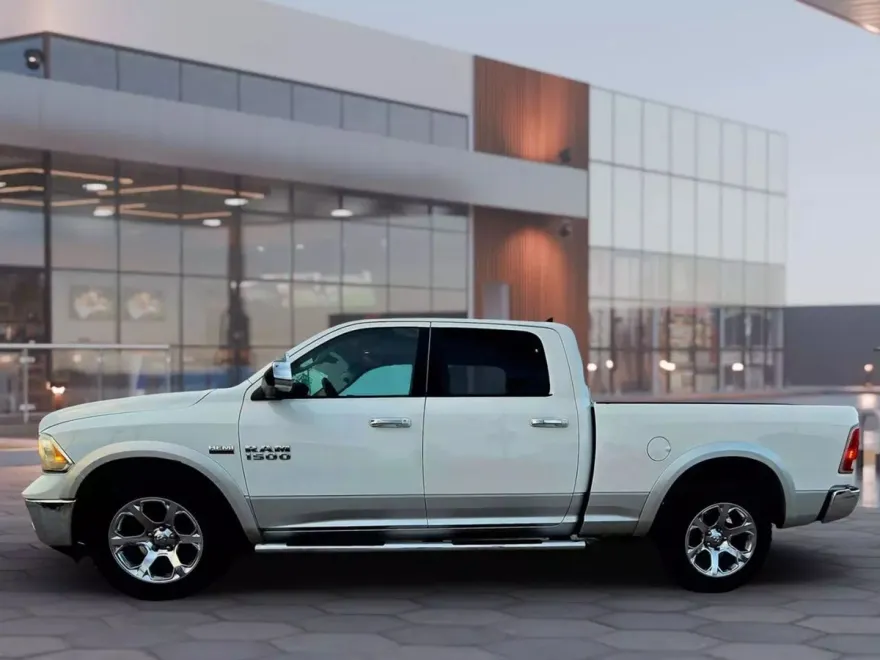 2014 Ram 1500 Laramie photo 2