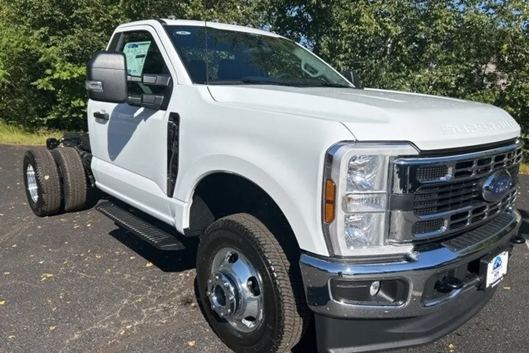 2026 Ford F-350 XL photo 1