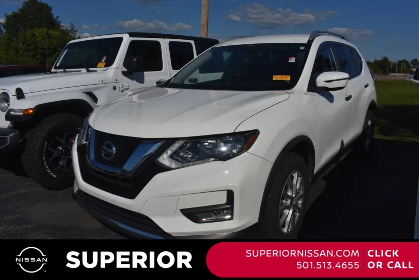 2017 Nissan Rogue SV photo 1