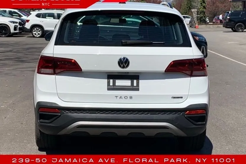 2022 Volkswagen Taos S photo 1