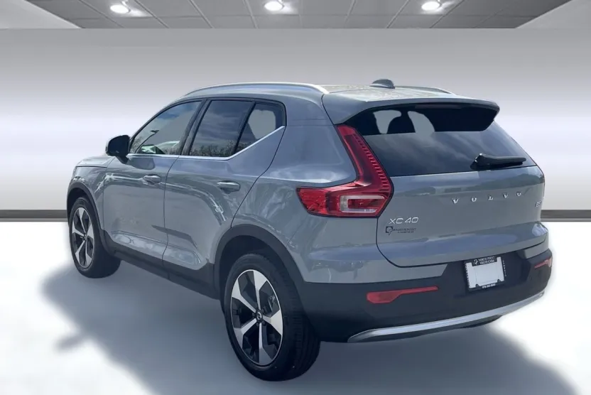 2025 Volvo XC40 AWD Core photo 1