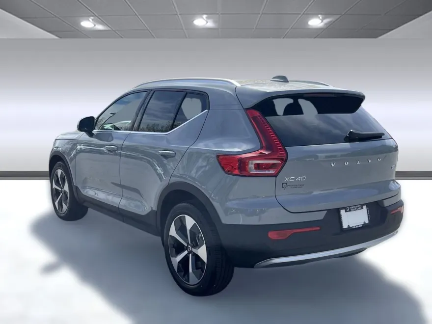 2025 Volvo XC40 AWD Core photo 1
