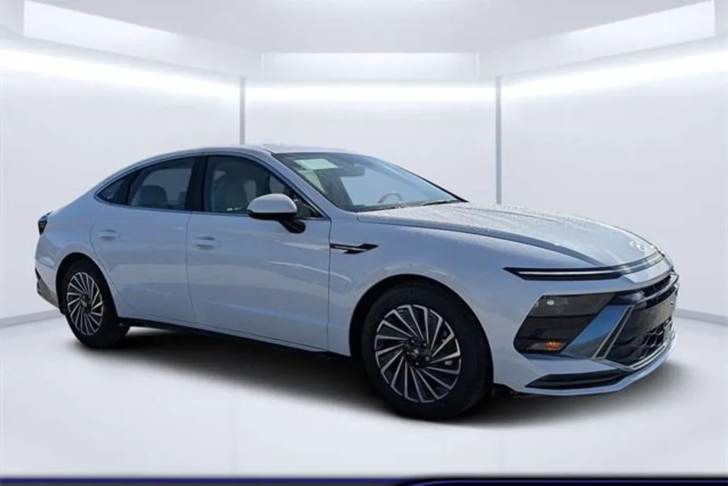 2025 Hyundai Sonata Hybrid SEL photo 1