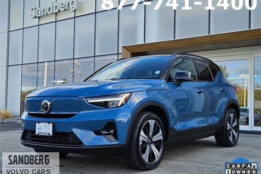 2023 Volvo XC40 Plus photo 1