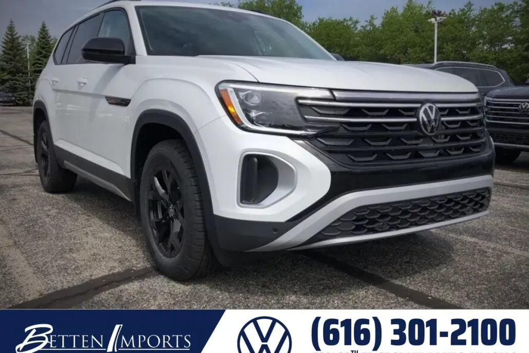 2025 Volkswagen Atlas Peak Edition SE photo 1