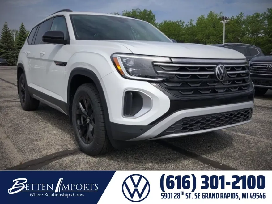 2025 Volkswagen Atlas Peak Edition SE photo 1