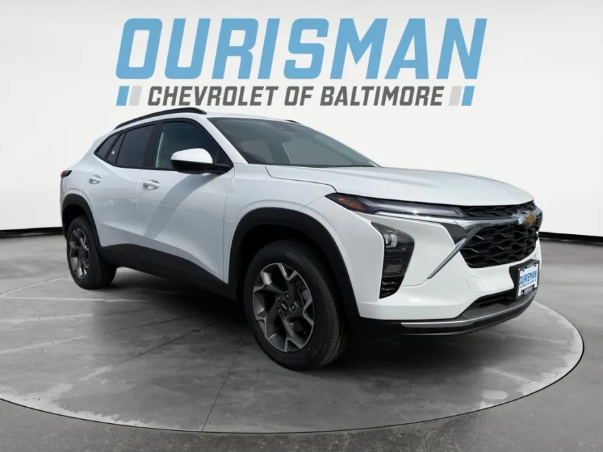 2025 Chevrolet Trax LT photo 1