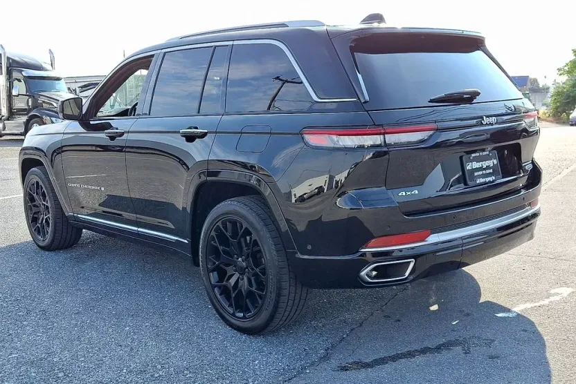 2022 Jeep Grand Cherokee Summit Reserve photo 1