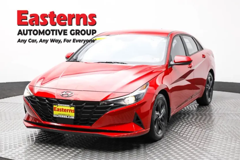 2022 Hyundai Elantra SEL Convenience photo 1